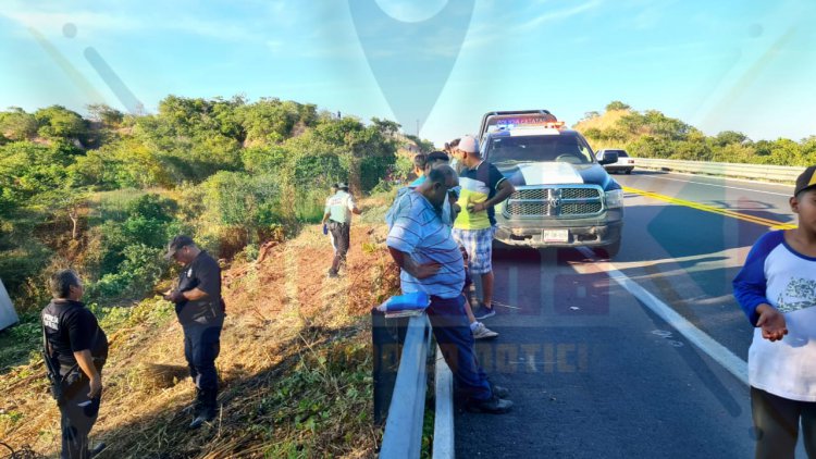 VUELA CON TODO Y TOMATES EN LA AUTOPISTA TPC-MZT 