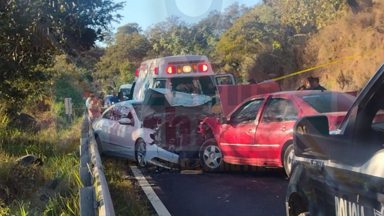 TRAGEDIA EN LA CARRETERA 200 TPC-PTO VALLARTA, MUEREN PAPA E HIJO 