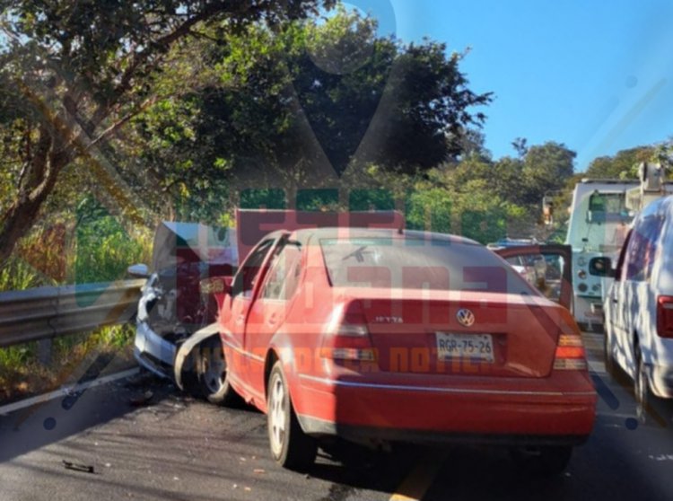 TRAGEDIA EN LA CARRETERA 200 TPC-PTO VALLARTA, MUEREN PAPA E HIJO 