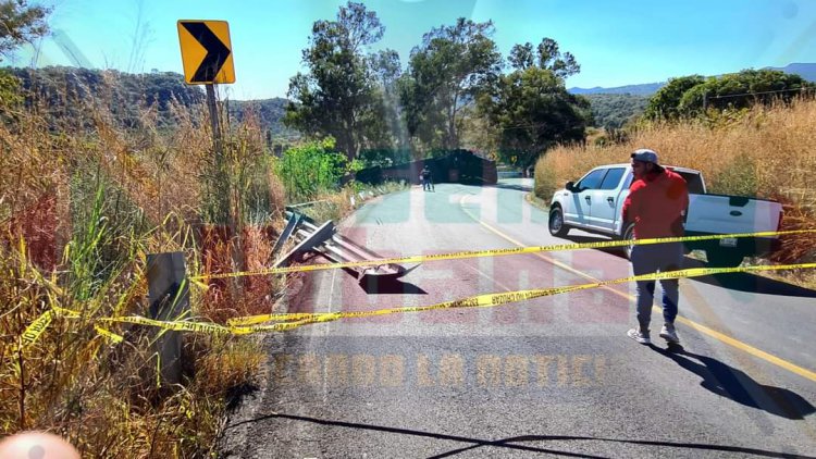 SIN VIDA UNA PAREJA AL VOLCAR UN TRAILER EN LA CARRETERA 15 LIBRE