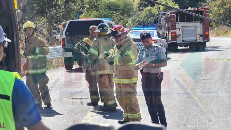 SIN VIDA UNA PAREJA AL VOLCAR UN TRAILER EN LA CARRETERA 15 LIBRE