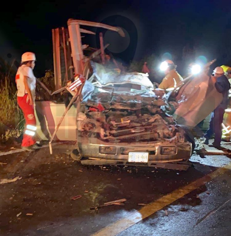 PRENSADO AL IMPACTARLO UNA CAJA DE TRAILER EN LA CARRETERA 15 TPC-MZT