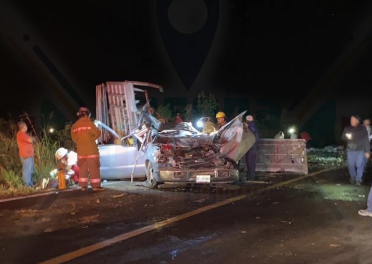 PRENSADO AL IMPACTARLO UNA CAJA DE TRAILER EN LA CARRETERA 15 TPC-MZT