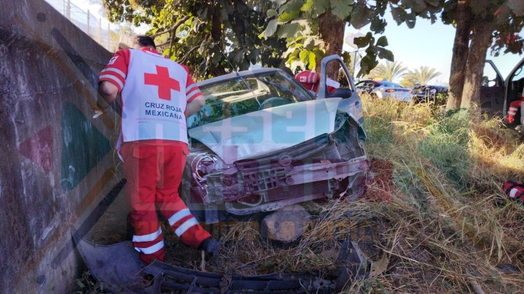 AUTO FANTASMA HACE DE LAS SUYAS EN EL LIBRAMIENTO CARRETERO