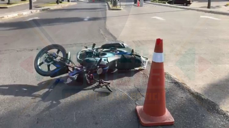 SEDAN LE CORTA LA CIRCULACIÓN A MOTOCICLISTA EN LA COLOSIO