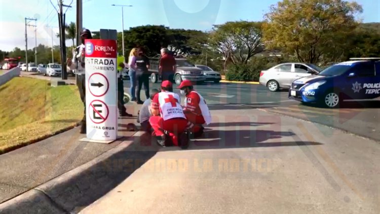 SEDAN LE CORTA LA CIRCULACIÓN A MOTOCICLISTA EN LA COLOSIO