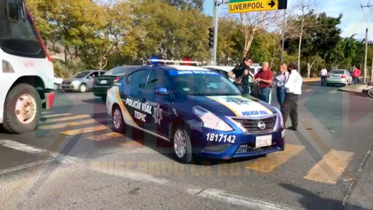 SEDAN LE CORTA LA CIRCULACIÓN A MOTOCICLISTA EN LA COLOSIO