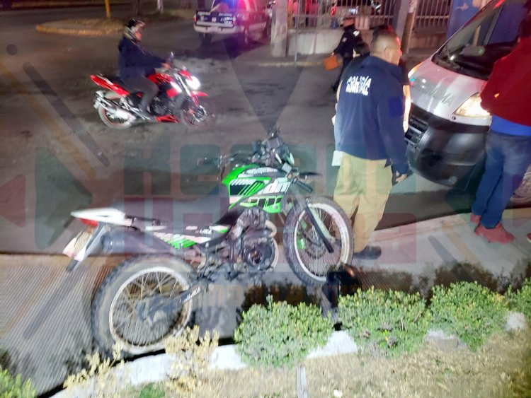 LESIONADO MOTOCICLISTA AL IMPACTAR CAMIONETA QUE SE LE ATRAVESÓ