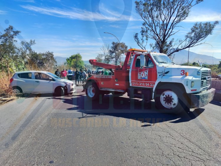 MUJER CAE BARRANCO DE 15 MTS EN SU SEDAN