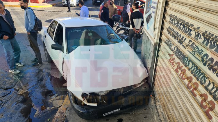 5 LESIONADOS EN FUERTE ACCIDENTE EN EL CENTRO DE TEPIC