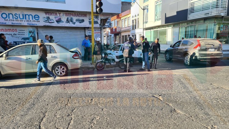 5 LESIONADOS EN FUERTE ACCIDENTE EN EL CENTRO DE TEPIC