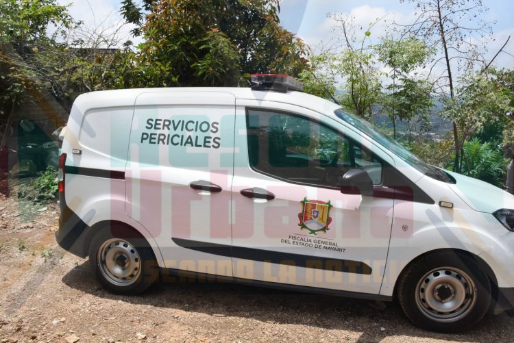 LADRONES EN AUTO DE LUJO DESPOJAN DE TARJETA BANCARIA A MUJER