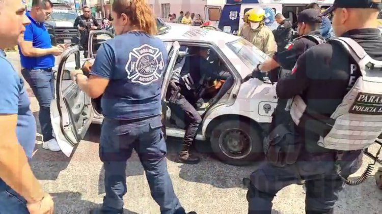 MUJER PRENSADA EN FUERTE ACCIDENTE EN LA COL MOCTEZUMA