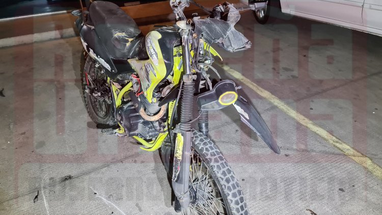 CON FRACTURA EXPUESTA DEJAN A MOTOCICLISTA EN LA COL LLANITOS