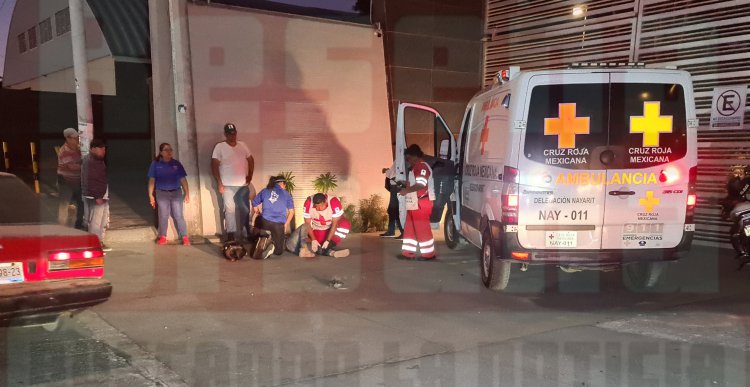 CON FRACTURA EXPUESTA DEJAN A MOTOCICLISTA EN LA COL LLANITOS