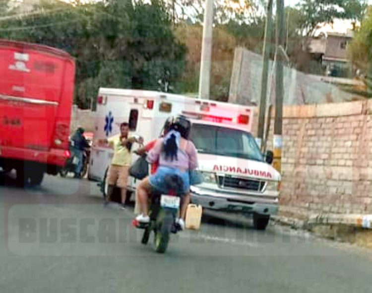 MOTOCICLISTA CON ALIENTO ALCOHÓLICO SE IMPACTA CONTRA POSTE