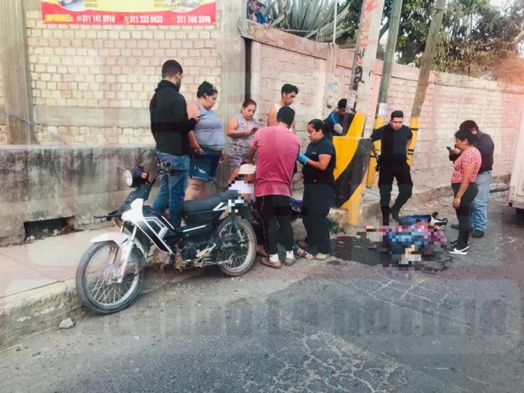 MOTOCICLISTA CON ALIENTO ALCOHÓLICO SE IMPACTA CONTRA POSTE