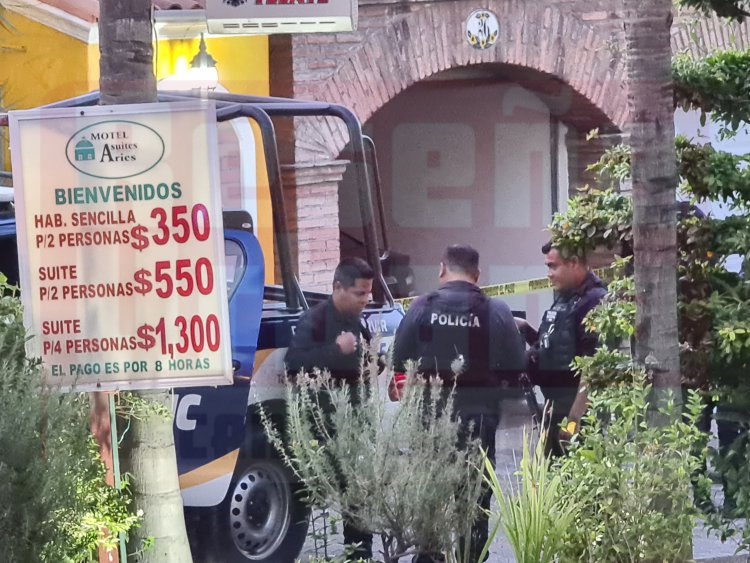 LO ATORA LA POLICIA MUNICIPAL EN UN MOTEL CON DOS MENORES