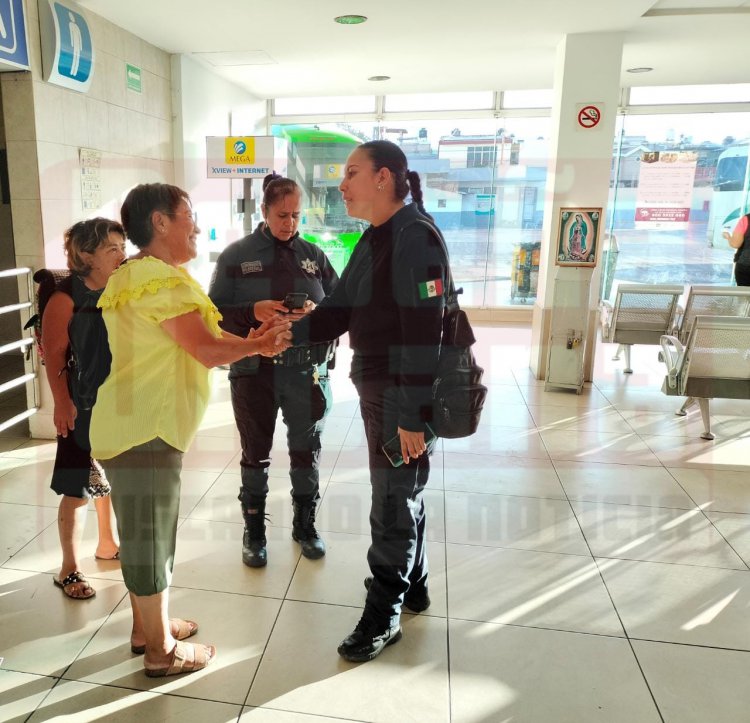 POLICIA MUNICIPAL RESGUARDA A FEMENINA EXTRAVIADA