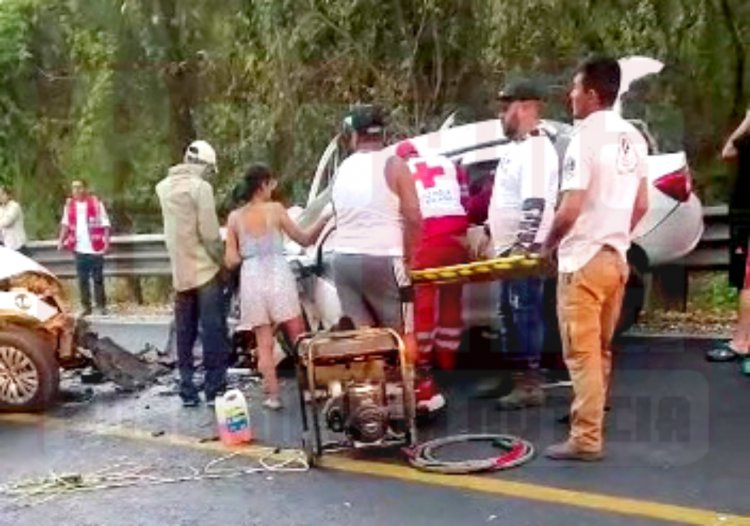 OCHO LESIONADOS DEJA TREMENDO ACCIDENTE EN LA CARRETERA 200