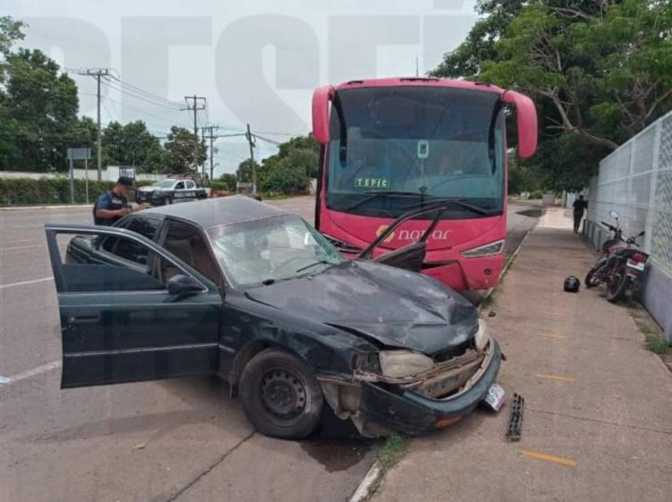 BRUTAL ACCIDENTE DE AUTOBUS DEL NAYAR CONTRA UN SEDAN