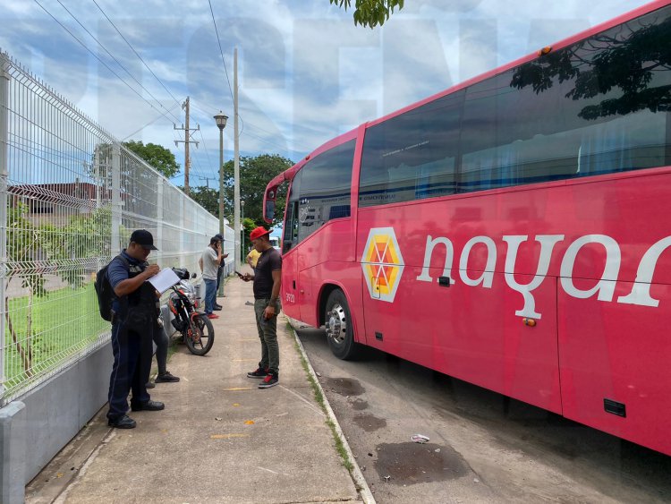 BRUTAL ACCIDENTE DE AUTOBUS DEL NAYAR CONTRA UN SEDAN