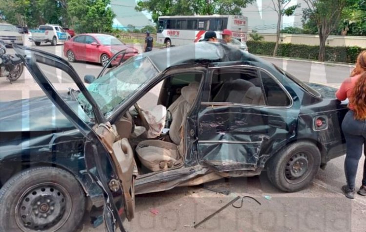 BRUTAL ACCIDENTE DE AUTOBUS DEL NAYAR CONTRA UN SEDAN