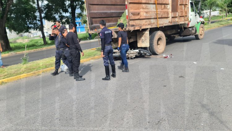 SE IMPACTA POR ALCANCE CONTRA CAMIÓN