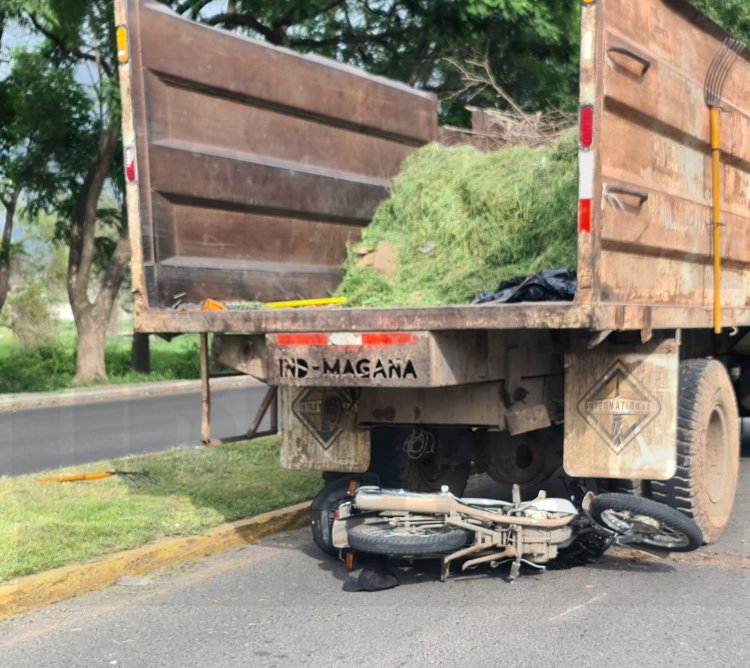 SE IMPACTA POR ALCANCE CONTRA CAMIÓN