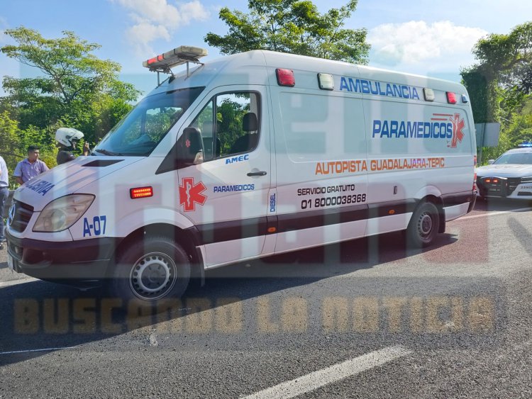 VOLCADURA EN LA AUTOPISTA TPC-MZ DEJA A PAREJA LESIONADA