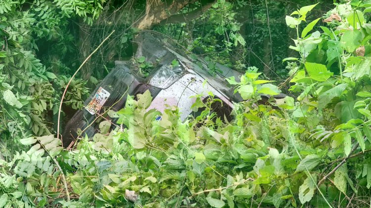 SALVAN SU VIDA PASAJEROS DE COMBI AL CAER A BARRANCO EN LA 15 LIBRE