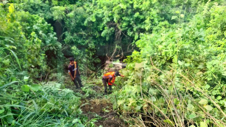 SALVAN SU VIDA PASAJEROS DE COMBI AL CAER A BARRANCO EN LA 15 LIBRE