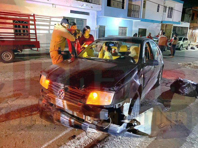 FUERTE ACCIDENTE DEJA A JOVEN EMBARAZADA LESIONADA