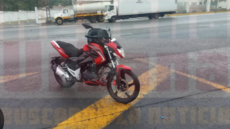 LO MANDA AL HOSPITAL UN AUTOBUS EN EL LIBRAMIENTO CARRETERO