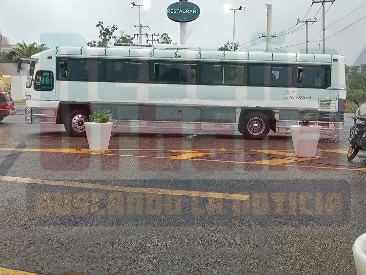 LO MANDA AL HOSPITAL UN AUTOBUS EN EL LIBRAMIENTO CARRETERO