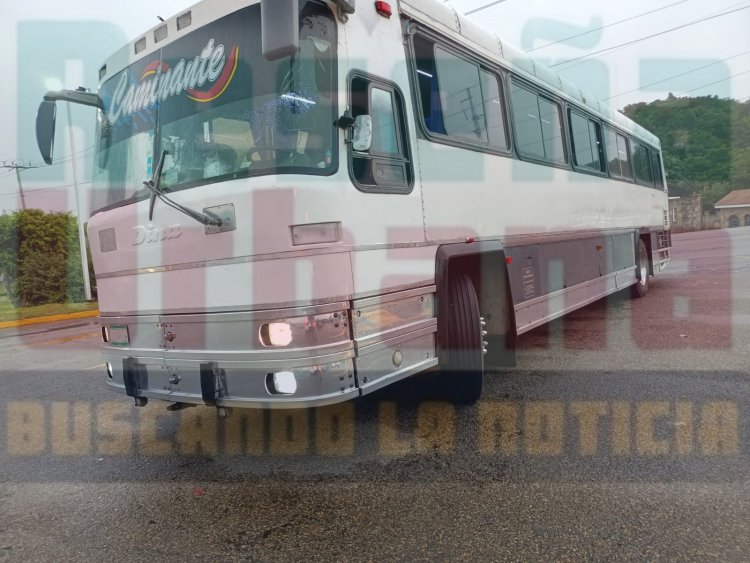 LO MANDA AL HOSPITAL UN AUTOBUS EN EL LIBRAMIENTO CARRETERO