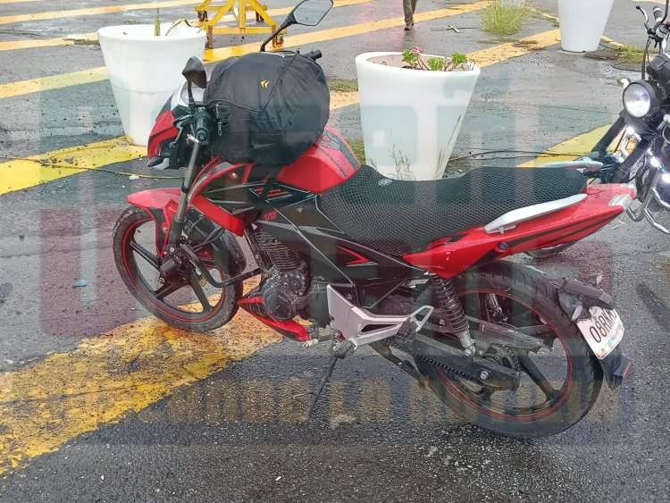 LO MANDA AL HOSPITAL UN AUTOBUS EN EL LIBRAMIENTO CARRETERO