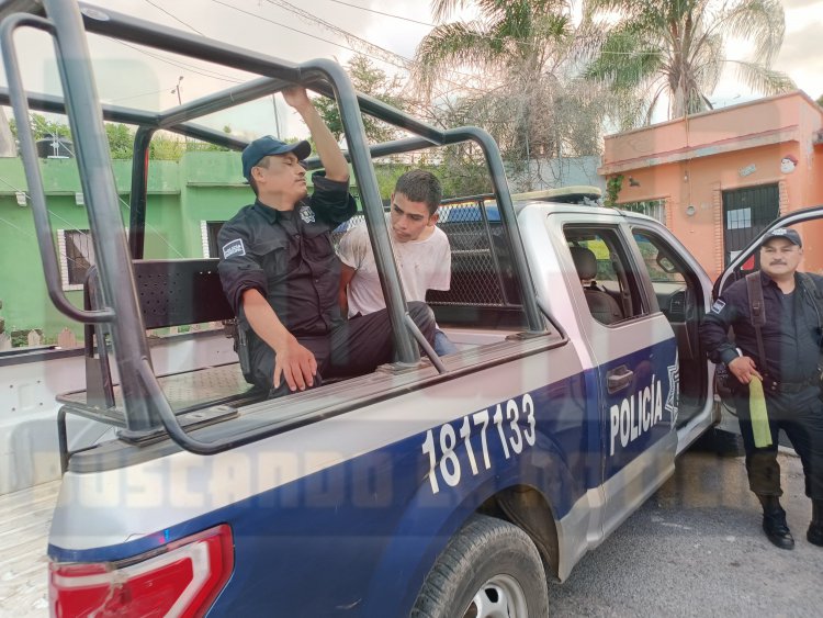 LO ATORA LA POLICÍA MUNICIPAL ROBANDO