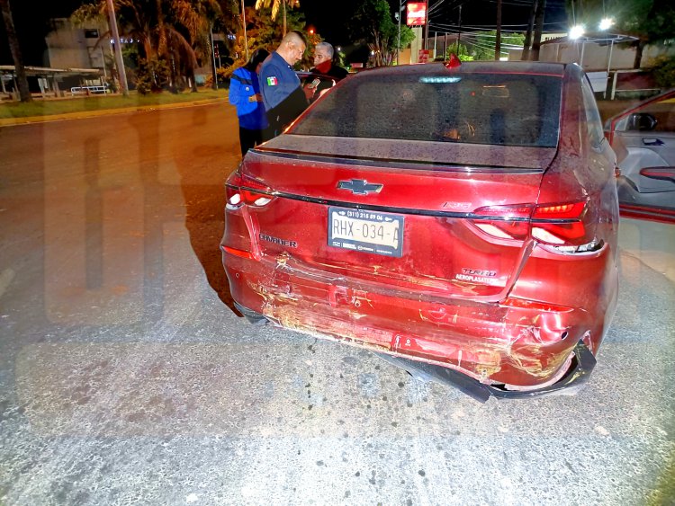 TAXISTA EBRIO PROVOCA ACCIDENTE EN EL FRACC CD DEL VALLE