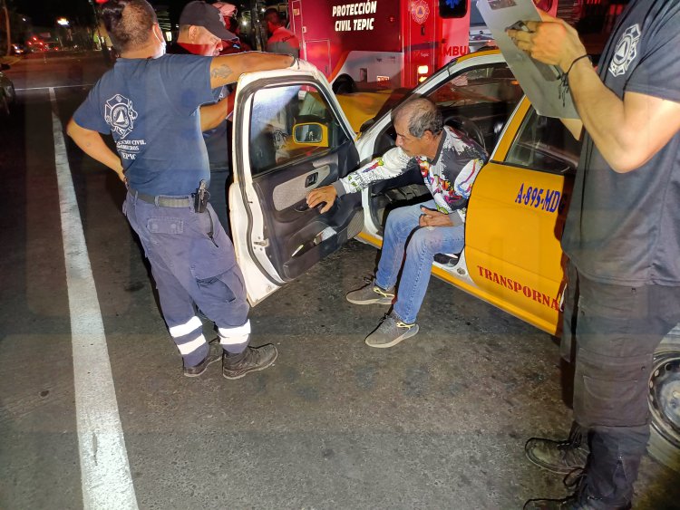 TAXISTA EBRIO PROVOCA ACCIDENTE EN EL FRACC CD DEL VALLE