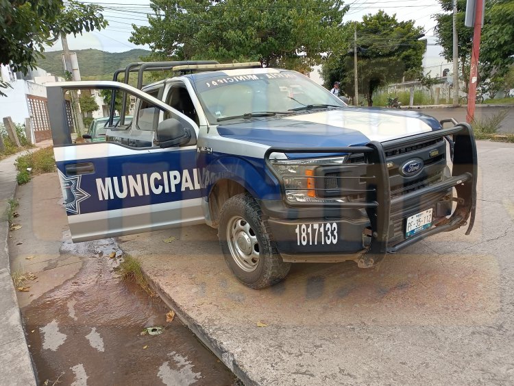 DETIENE LA POLICIA MUNICIPAL A RATA EN VILLAS DEL PARQUE