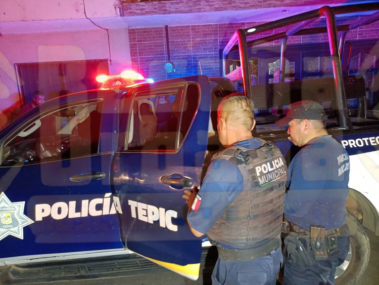 LO ATORA LA POLICIA MUNICIPAL AL ROBAR EN LA FARMACIA GUADALAJARA