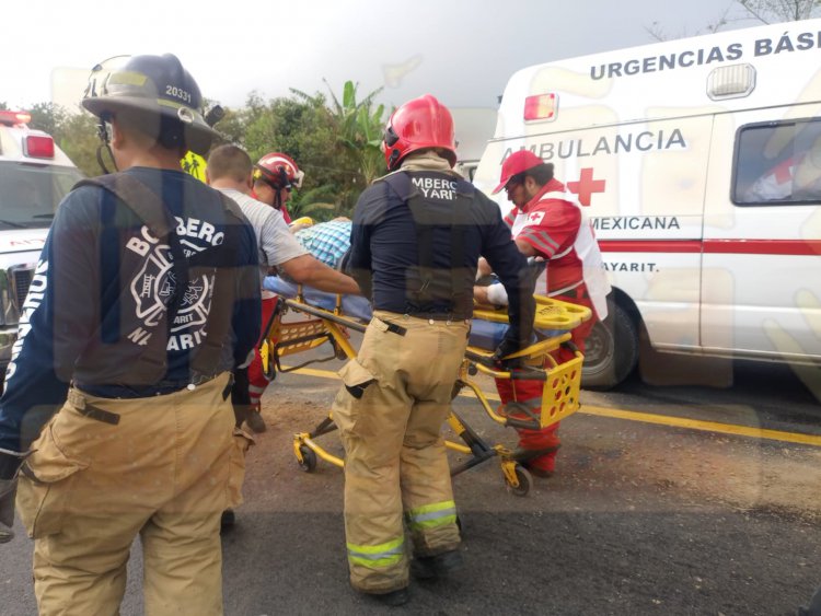 ACCIDENTE DEJA 4 LESIONADOS EN LA CARRETERA TPC-PTO VALLARTA