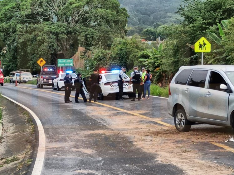 ACCIDENTE DEJA 4 LESIONADOS EN LA CARRETERA TPC-PTO VALLARTA