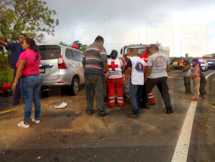 ACCIDENTE DEJA 4 LESIONADOS EN LA CARRETERA TPC-PTO VALLARTA