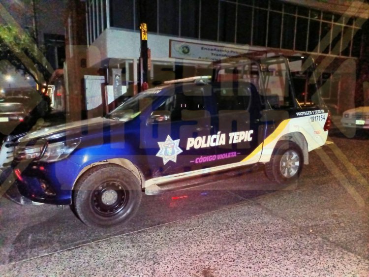 DEJAN UN ARMA DE FUEGO EN LA AV PREPARATORIA