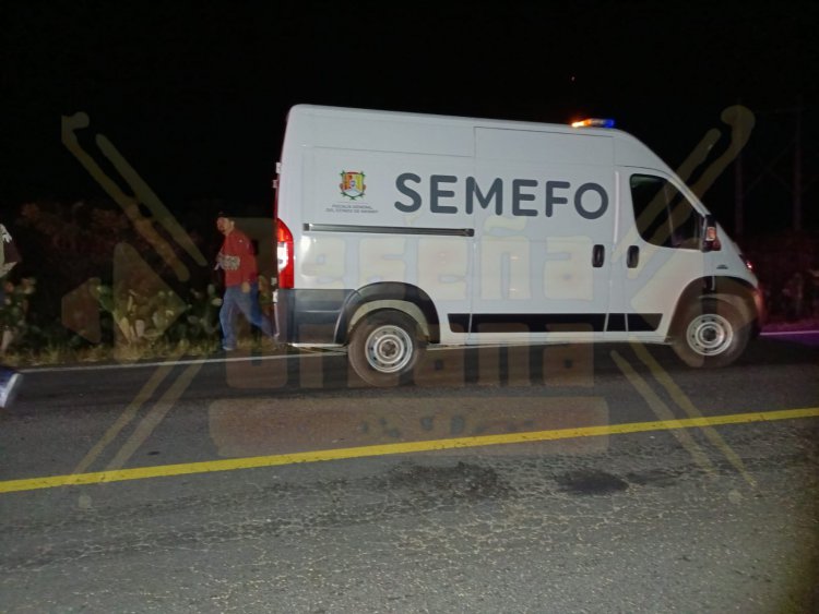 QUEDA DESTROZADO MOTOCICLISTA AL PASARLE POR ENCIMA UN TRÁILER