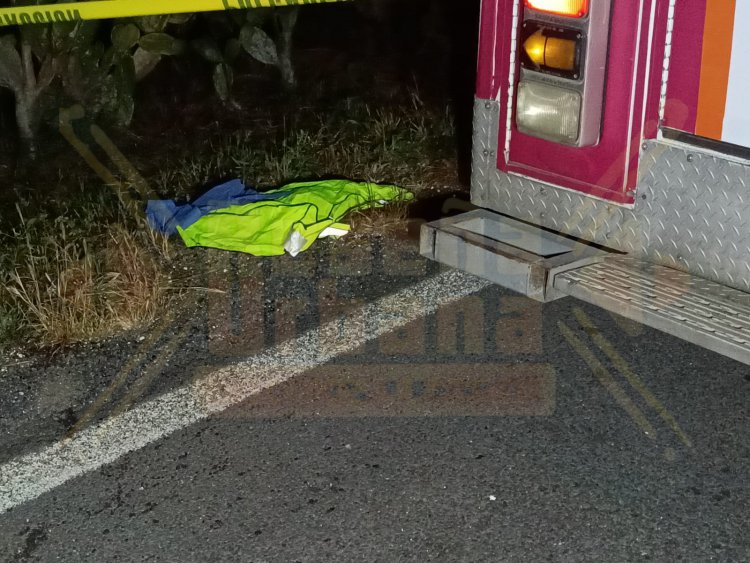 QUEDA DESTROZADO MOTOCICLISTA AL PASARLE POR ENCIMA UN TRÁILER