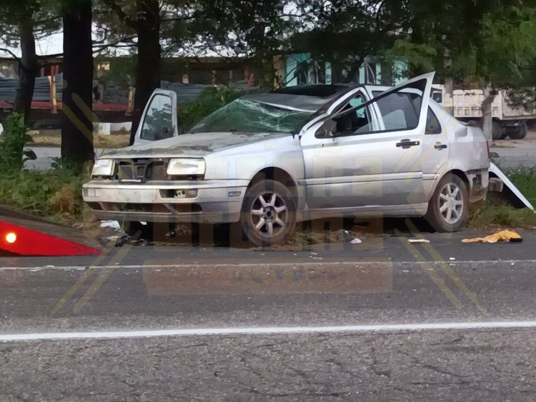 LO DEJAN CON LAS LLANTAS HACIA ARRIBA EN EL LIBRAMIENTO