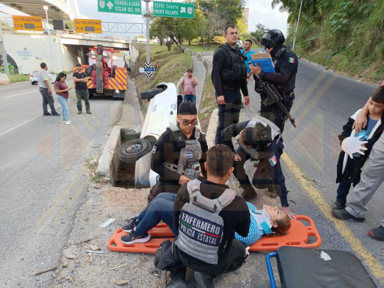 POR POCO Y NO LA CUENTA MOTOCICLISTA EN EL LIBRAMIENTO